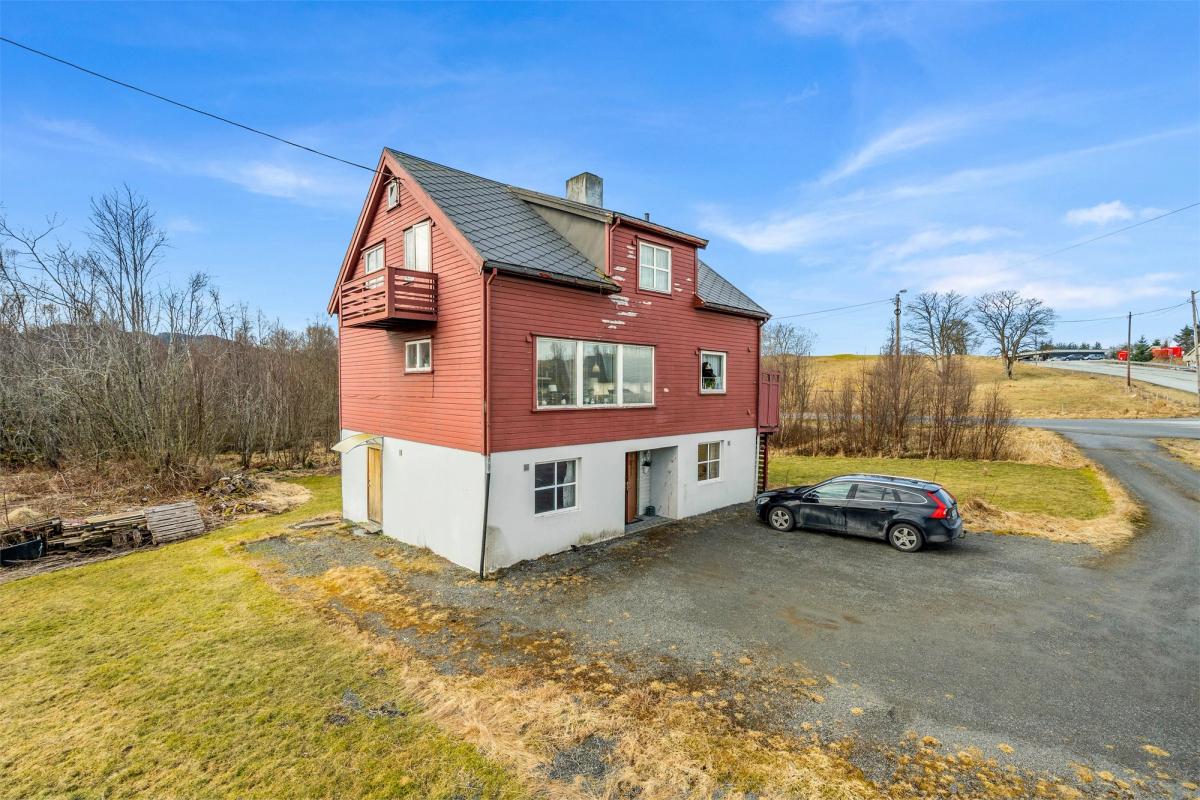 Follandsveien 2, AVERØY